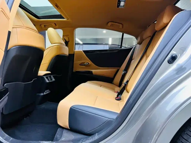 Lexus ES — Фото автомобиля 16