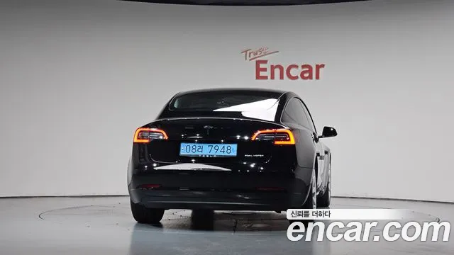 Tesla Model 3 — Фото автомобиля 4