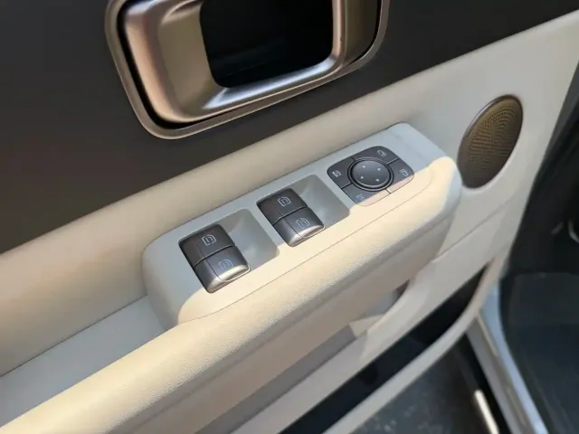 Li Auto MEGA — Фото автомобиля 9