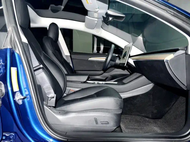 Tesla Model 3 — Фото автомобиля 17