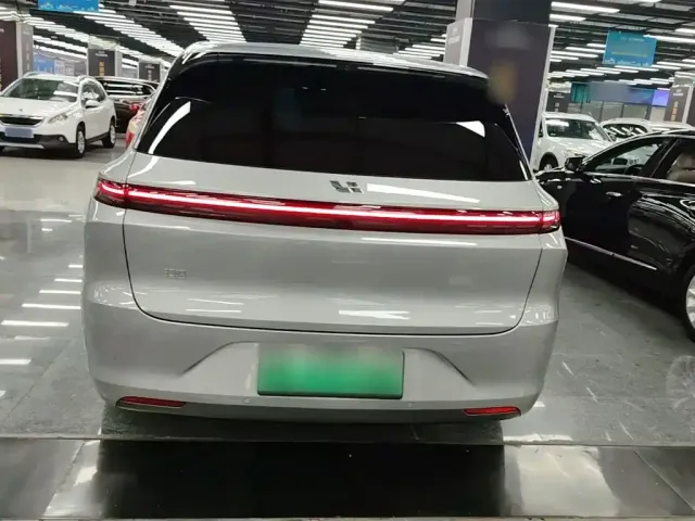 Li Auto L6 — Фото автомобиля 5