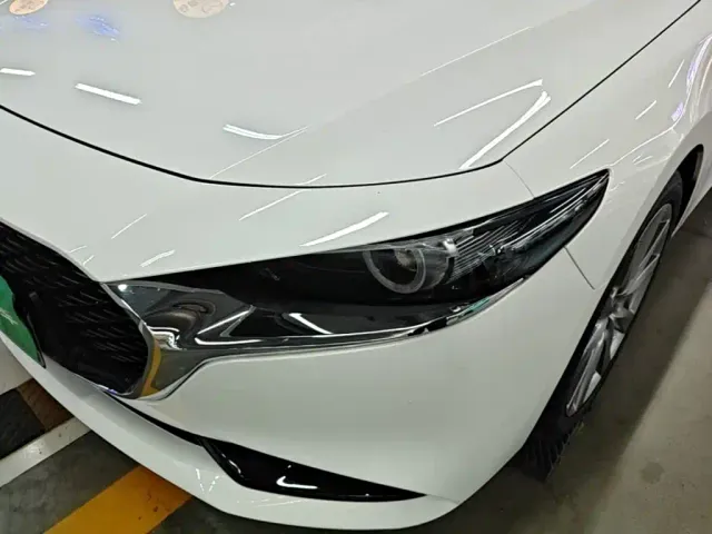 Mazda Axela — Фото автомобиля 23