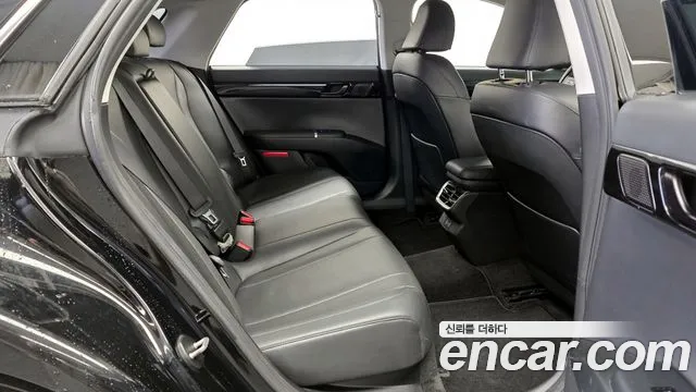 Hyundai Grandeur Grandeur (GN7) 2.5 Бензин 2WD — Фото автомобиля 12