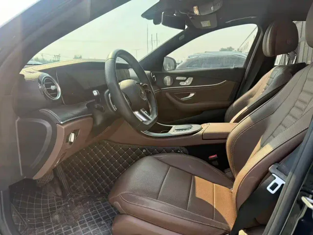 Mercedes-Benz E-Class — Фото автомобиля 4