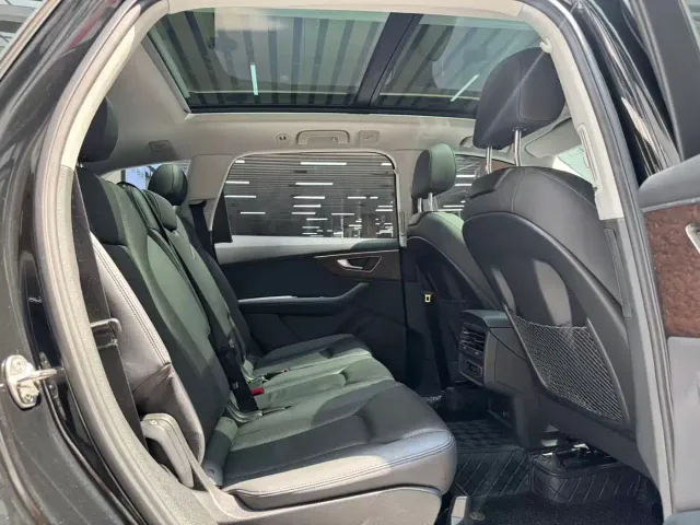 Audi Q7 — Фото автомобиля 20