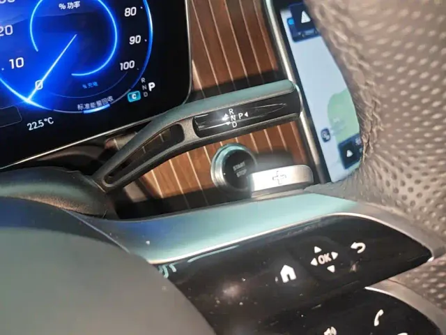 Mercedes-Benz EQE SUV — Фото автомобиля 13