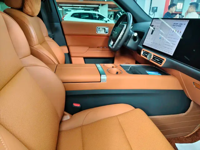 Li Auto L7 — Фото автомобиля 12