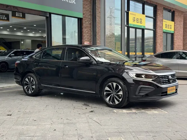 Volkswagen Passat — Фото автомобиля 3