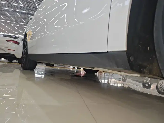 Roewe D7 — Фото автомобиля 20