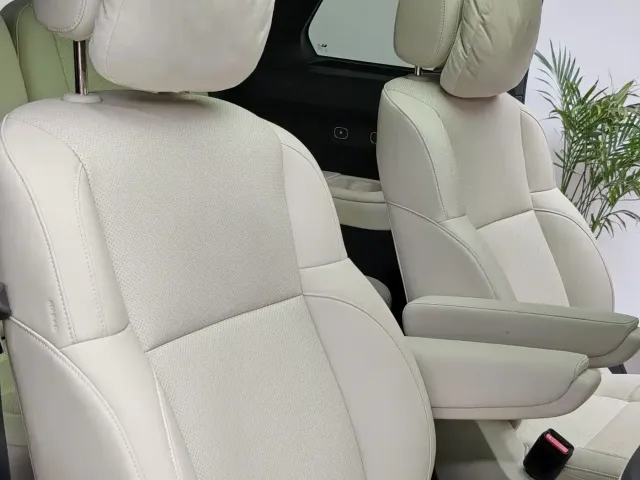 Li Auto L8 — Фото автомобиля 15