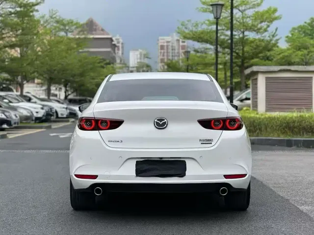Mazda Axela — Фото автомобиля 9