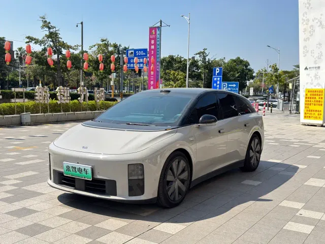 Фотография автомобиля — Li Auto i6