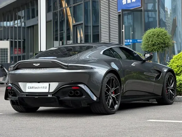 Aston Martin V8 Vantage — Фото автомобиля 3