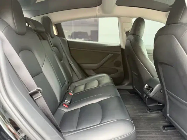 Tesla Model 3 — Фото автомобиля 7