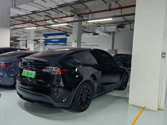 Tesla Model Y — Фото автомобиля 9