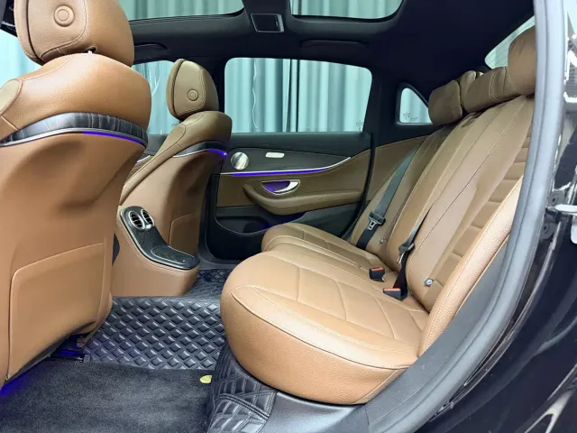 Mercedes-Benz E-Class — Фото автомобиля 10