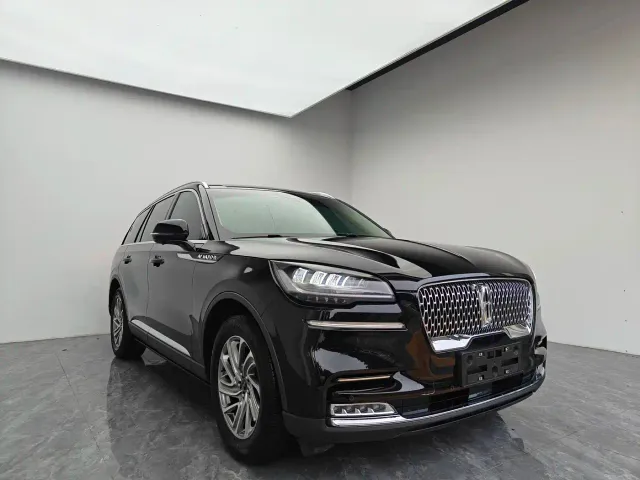 Lincoln Aviator — Фото автомобиля 3