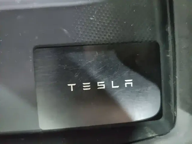 Tesla Model 3 2023 Long Range All-Wheel Drive — Фото автомобиля 8