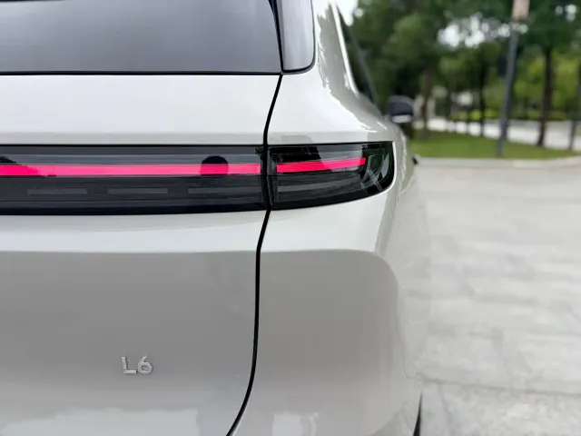 Li Auto L6 — Фото автомобиля 9