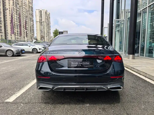 Mercedes-Benz E-Class — Фото автомобиля 18