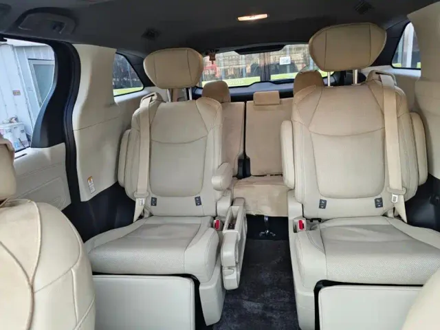 Toyota Sienna — Фото автомобиля 15