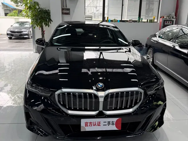 Фотография автомобиля — BMW 5 Series