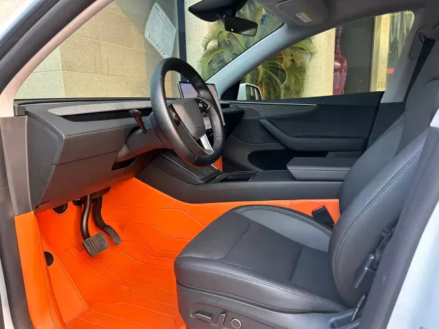 Tesla Model Y — Фото автомобиля 4