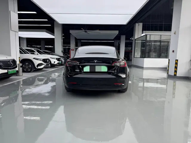 Tesla Model 3 — Фото автомобиля 14