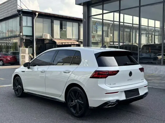 Volkswagen Golf — Фото автомобиля 13