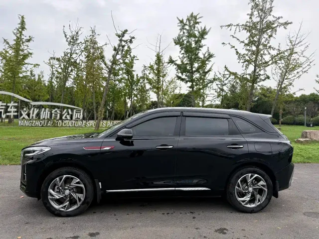 Hongqi HS3 PHEV — Фото автомобиля 3