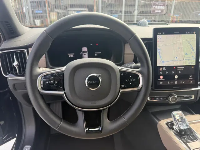 Volvo S90 — Фото автомобиля 11