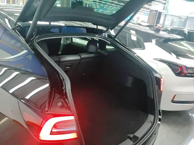 Tesla Model Y — Фото автомобиля 18