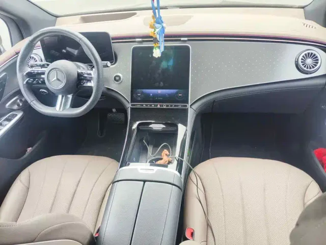 Mercedes-Benz EQE SUV — Фото автомобиля 12