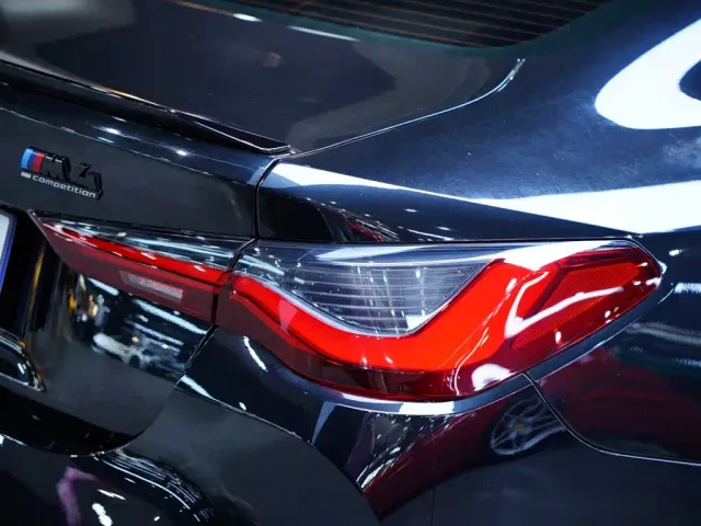 BMW M4 — Фото автомобиля 15