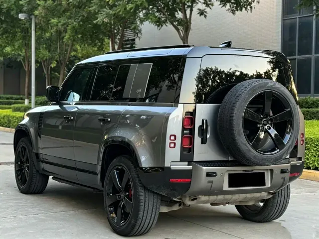 Land Rover Defender — Фото автомобиля 19