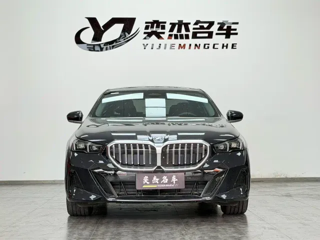 BMW 5 Series — Фото автомобиля 2