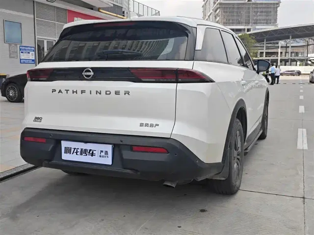 Nissan Terra — Фото автомобиля 9