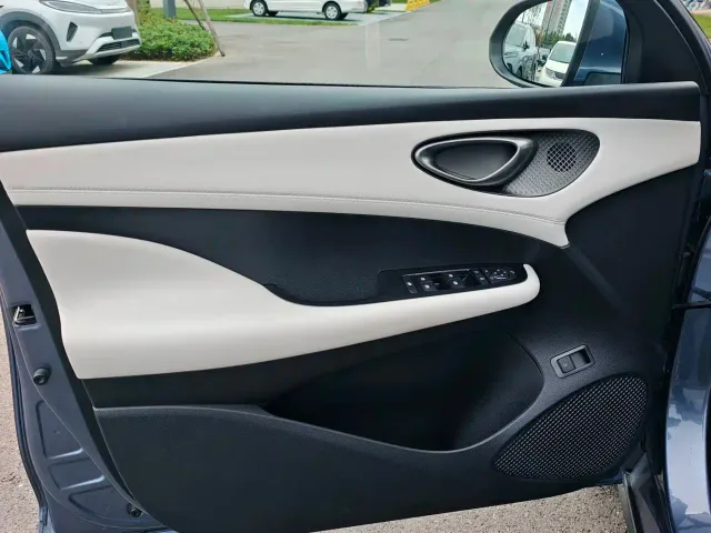 BYD Seal 05 DM-i — Фото автомобиля 15
