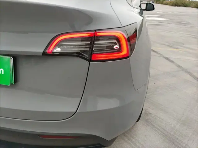 Tesla Model Y — Фото автомобиля 7