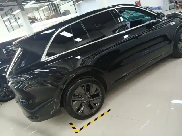 Li Auto L6 — Фото автомобиля 6
