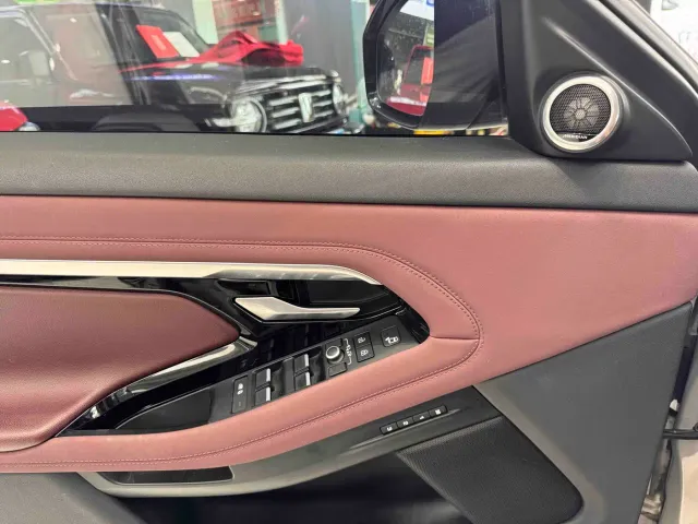 Land Rover Range Rover Evoque 2021 Range Rover Evoque L 249PS R-Dynamic SE Luxury Edition — Фото автомобиля 24