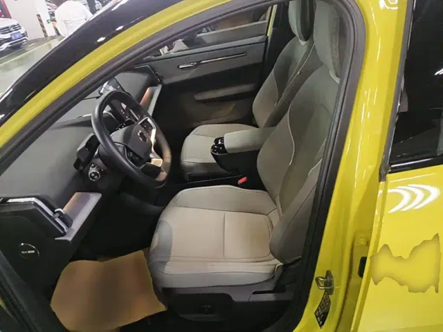Volvo EX30 — Фото автомобиля 14