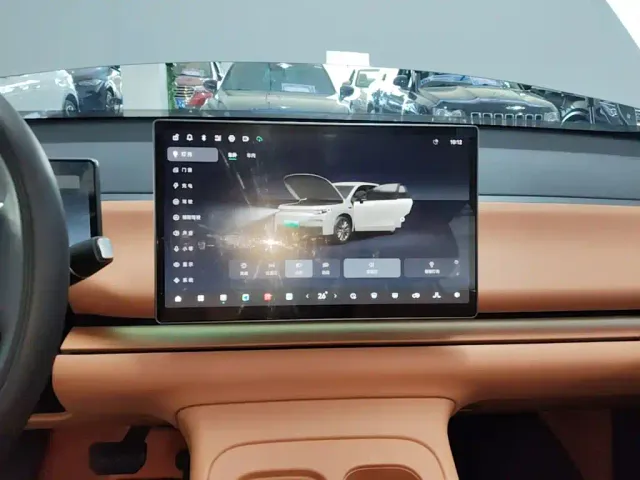 Leapmotor C10 — Фото автомобиля 12