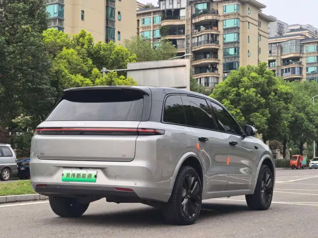 Li Auto L8 — Фото автомобиля 13