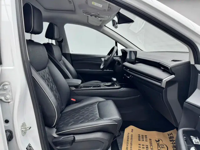 Wuling Jiachen — Фото автомобиля 9
