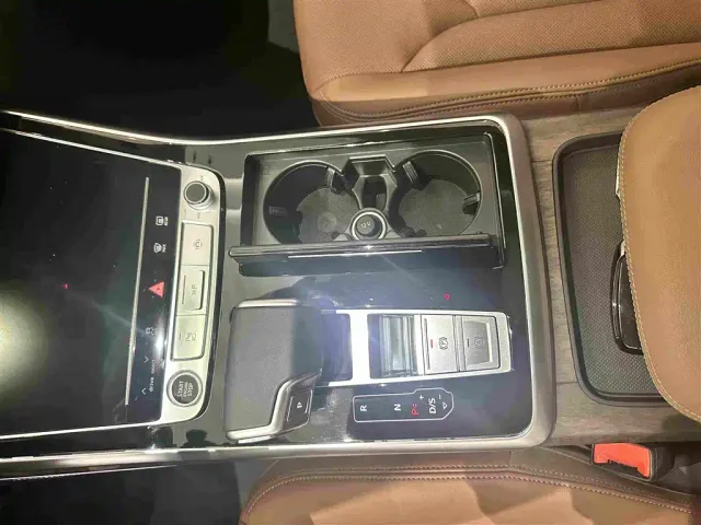 Audi Q7 — Фото автомобиля 8