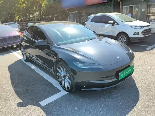 Tesla Model 3 — Фото автомобиля 3
