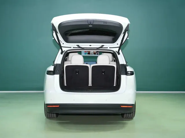 Li Auto i8 — Фото автомобиля 5