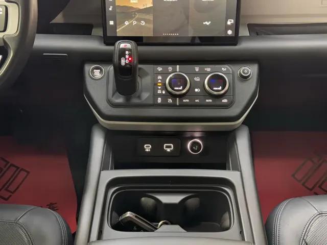 Land Rover Defender — Фото автомобиля 28