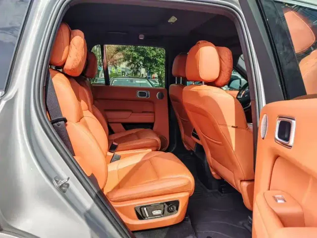 Li Auto L8 — Фото автомобиля 5